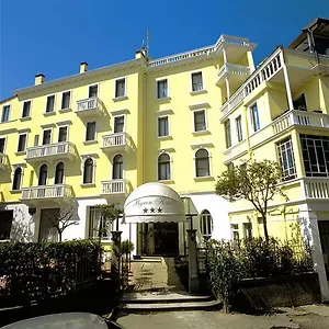 Byron Hotel